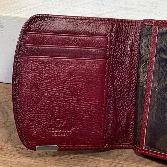 Temanli Red Croc Emboss Leather Silver Hardwear Multi Card Holder Bi-Fold Wallet - Picture 9 of 16
